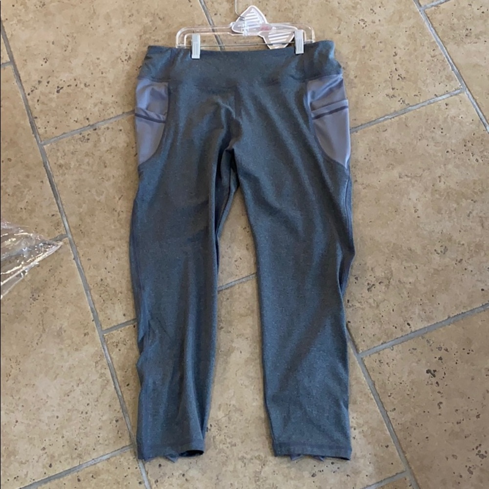 Jadelynn Brooke Capri leggings